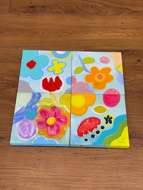 床に並べた4枚の完成作品(並べ方その3)